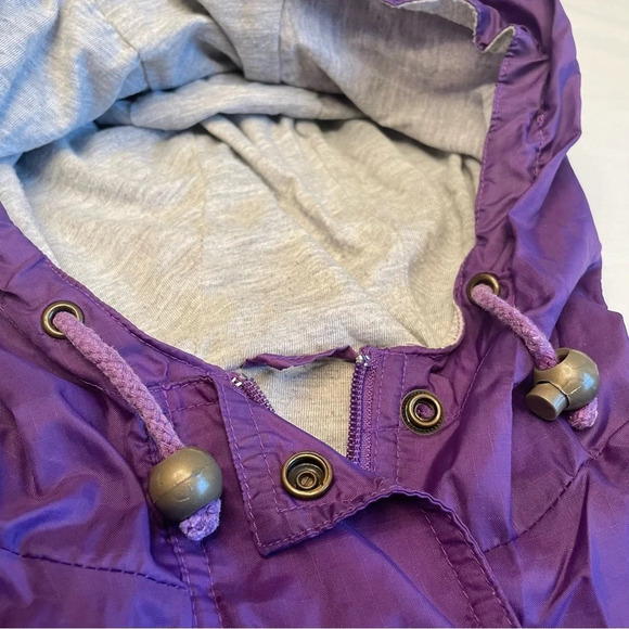 💜 Embrace the Vintage Vibes: Purple Windbreaker  Coat - Size Unknown 🌬️ - Picture 11 of 13